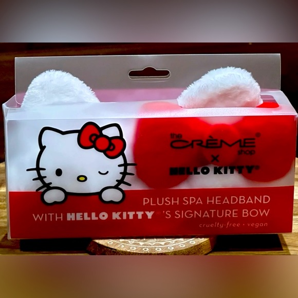 THE CREME SHOP - HELLO KITTY PLUSH SPA HEADBAND WITH SIGNATURE RED BOW - Picture 2 of 8